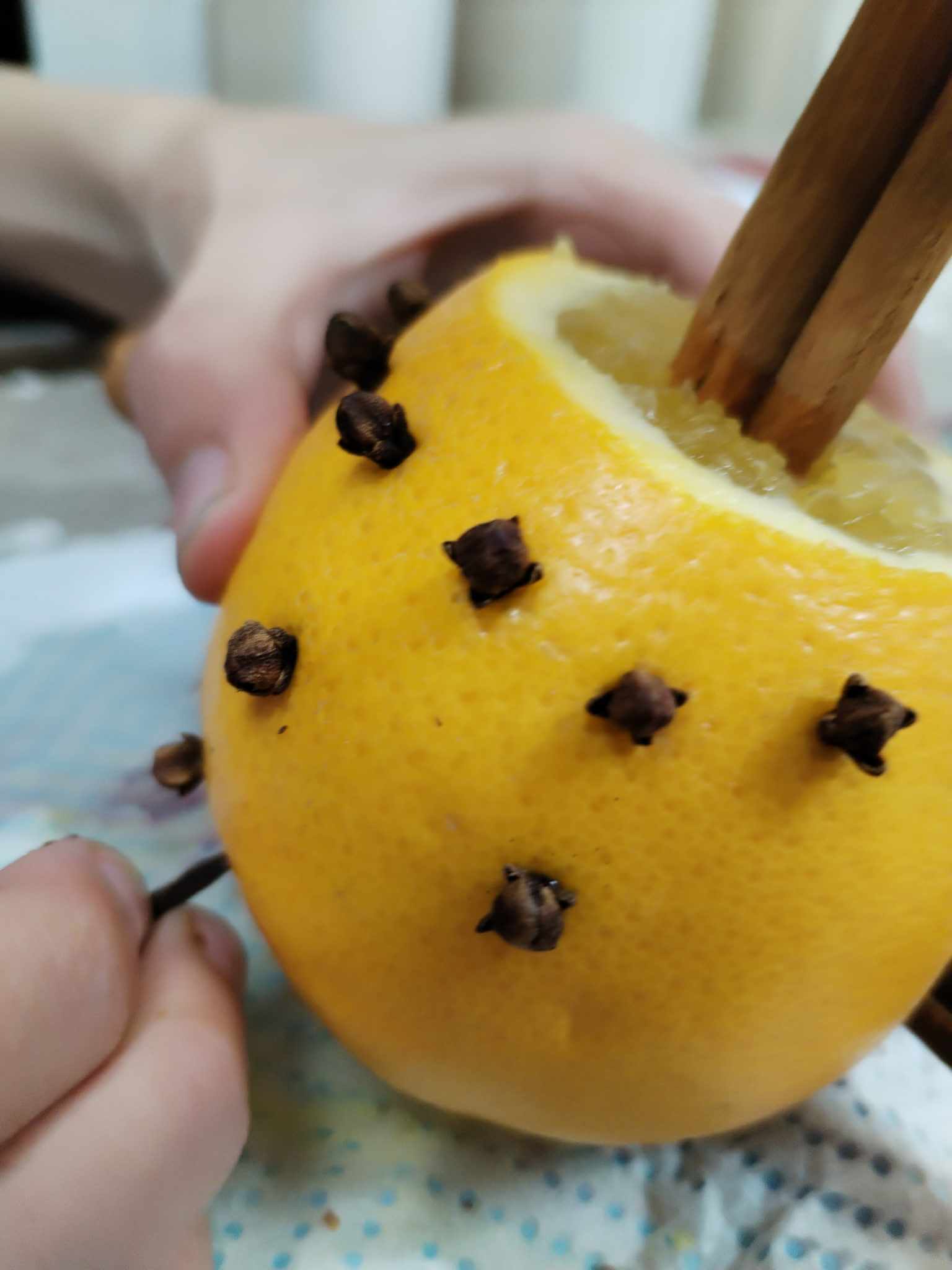 Illatos karácsonyi dísz 3 alapanyagból, fillérekből