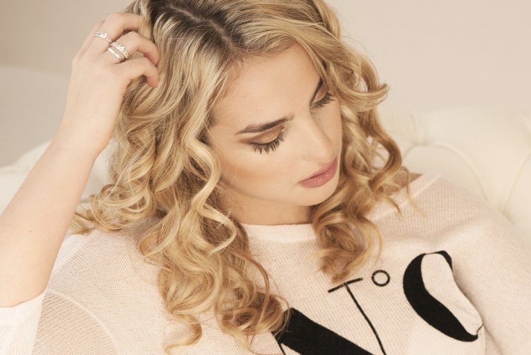 Csodálatos göndör haj pillanatok alatt - Így készítsd el