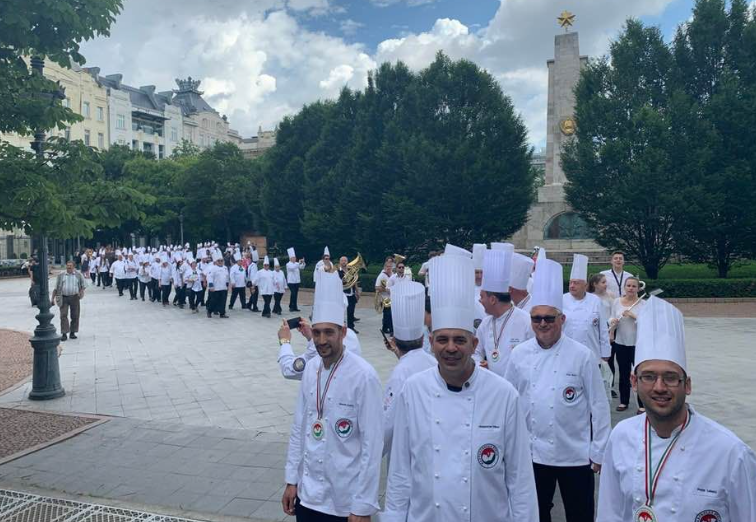 Séfek öltöztetik fehérbe a budapesti belvárost